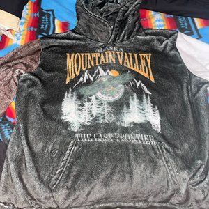 Alaska Mountain Valley (Fur Hoodie) Color: white, brown, dark green